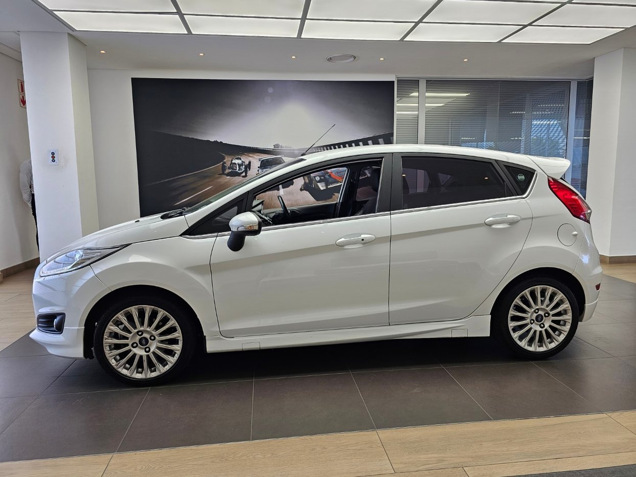 2017 FORD FIESTA Titanium 4